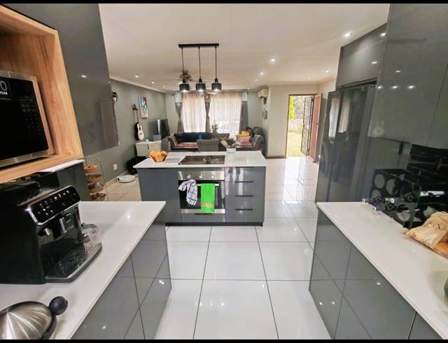 3 BEDROOM HOUSE FOR SALE IN HEUWELOORD